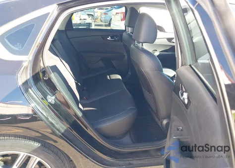 2021 Kia Forte Ex z USA, uszkodzony, nr VIN 3KPF54AD0ME387277